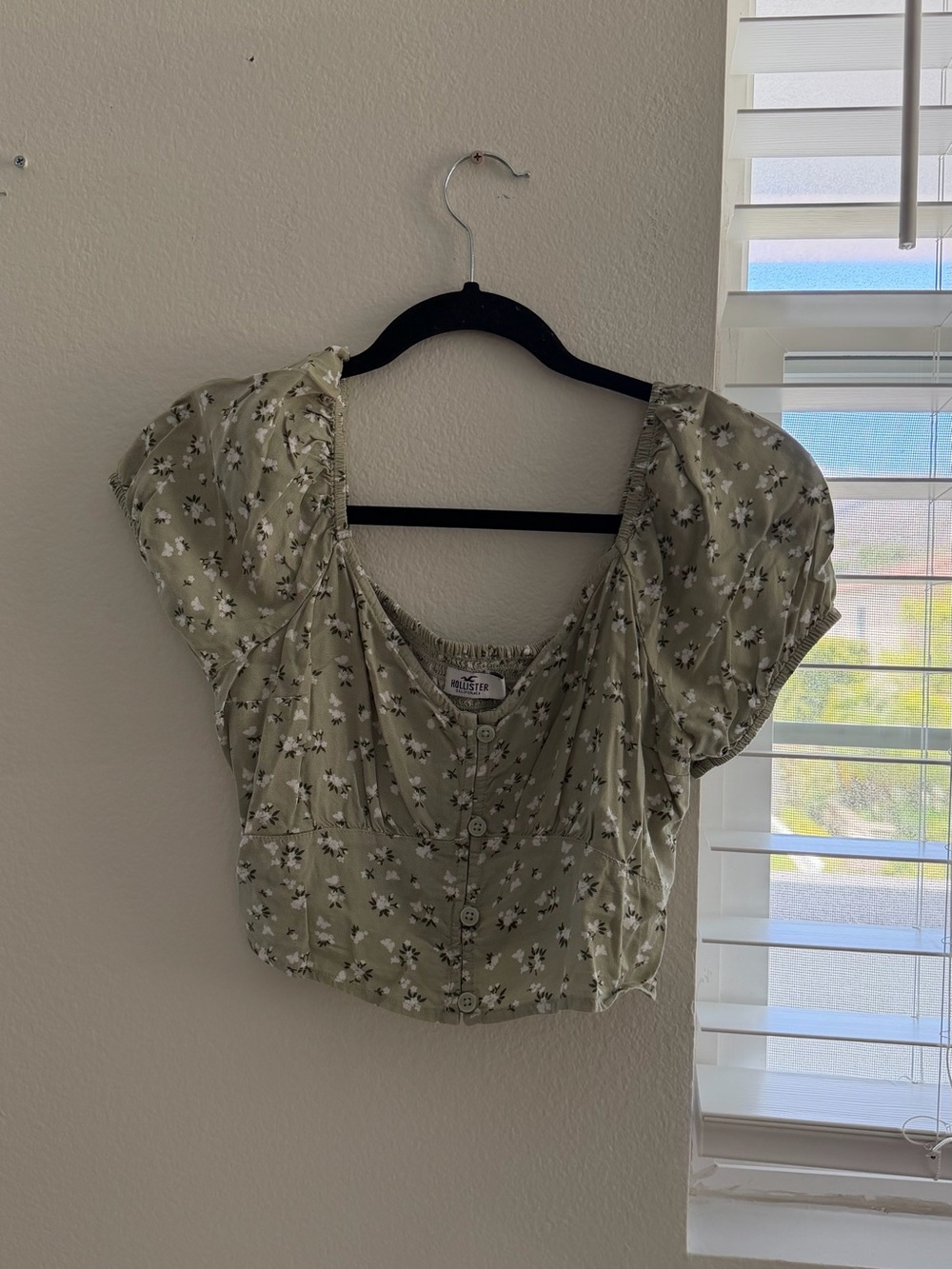 Hollister Sage Green Floral Puff Sleeve Button Crop Top